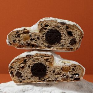 Штолен з шоколадом, цукатами та шоколадним марципаном